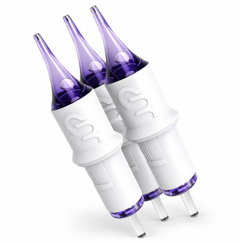 Tres cartuchos PMU CM Supply HARD con cuerpo blanco y punta violeta para máquinas de micropigmentación profesional