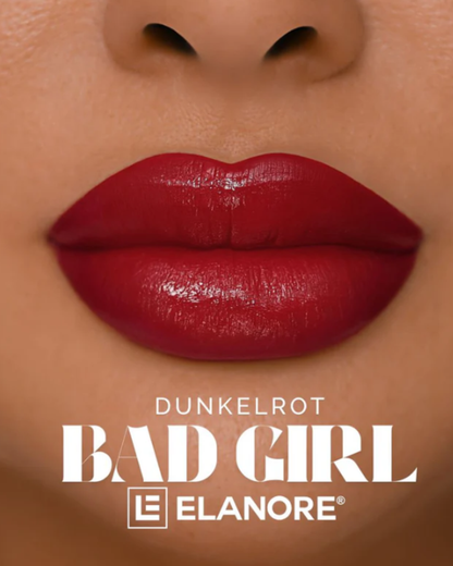 Resultado pigmento PMU Elanore Bad Girl efecto lipstick borgoña intenso labios definidos y sofisticados