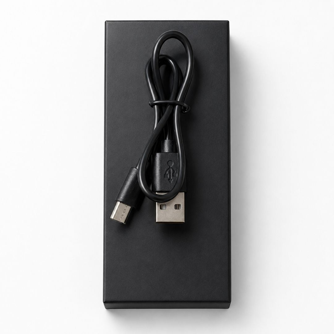 Cable de carga USB incluido con la batería wireless Noname PMU